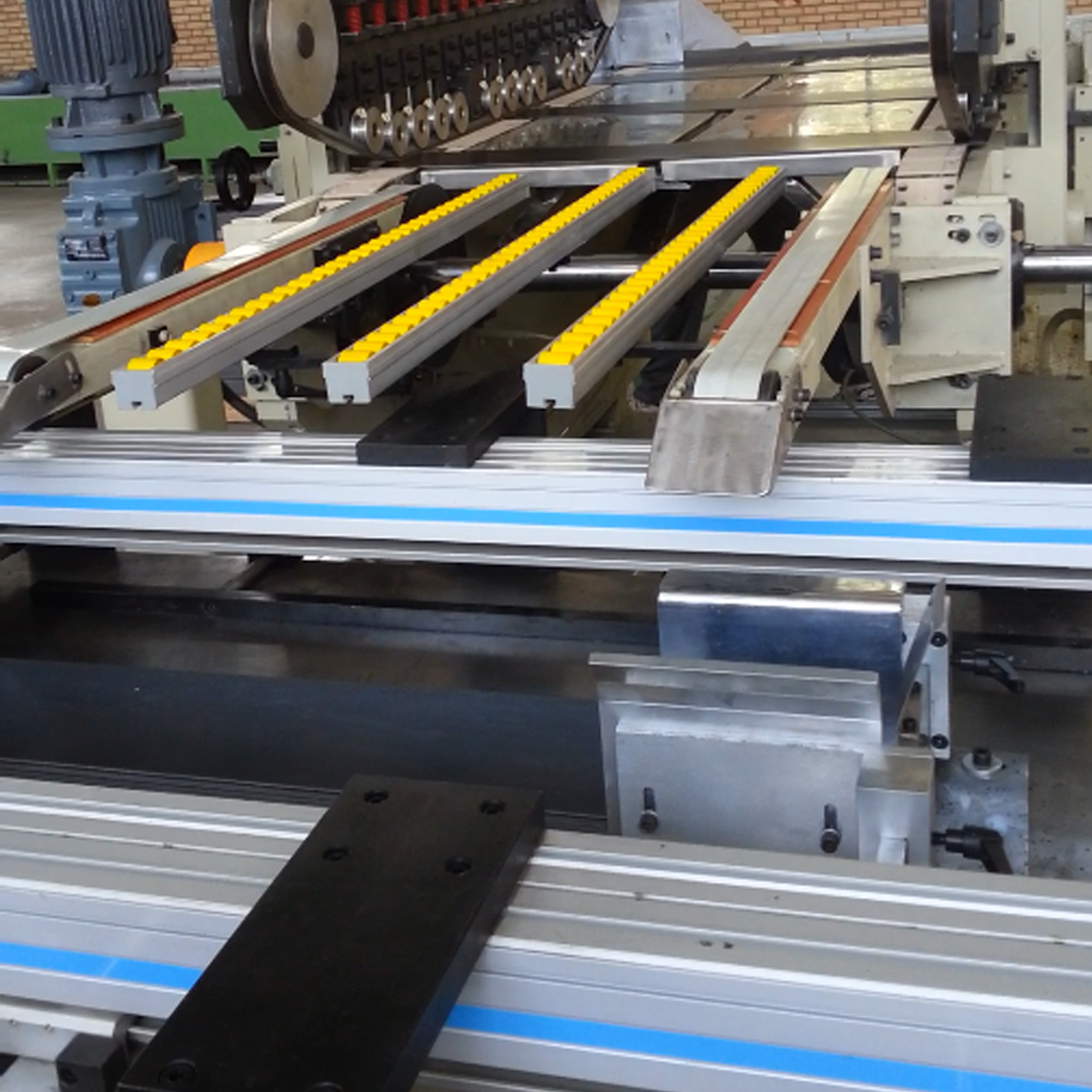 Edge Trimming Machine for PVC Floor Tiles Production